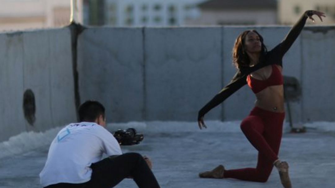 Ballerinas dancing...on the street!?