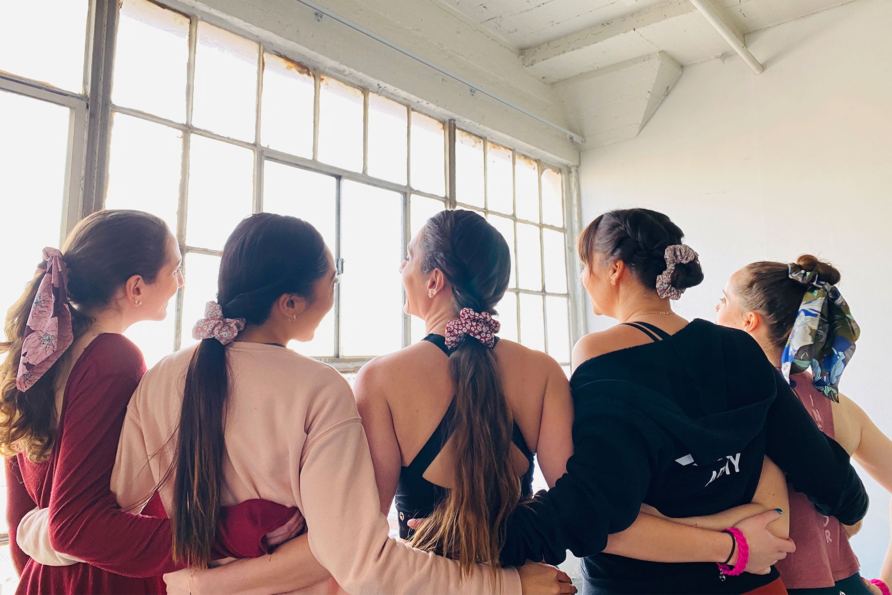 5 Scrunchie Inspired Workout Hair Styles