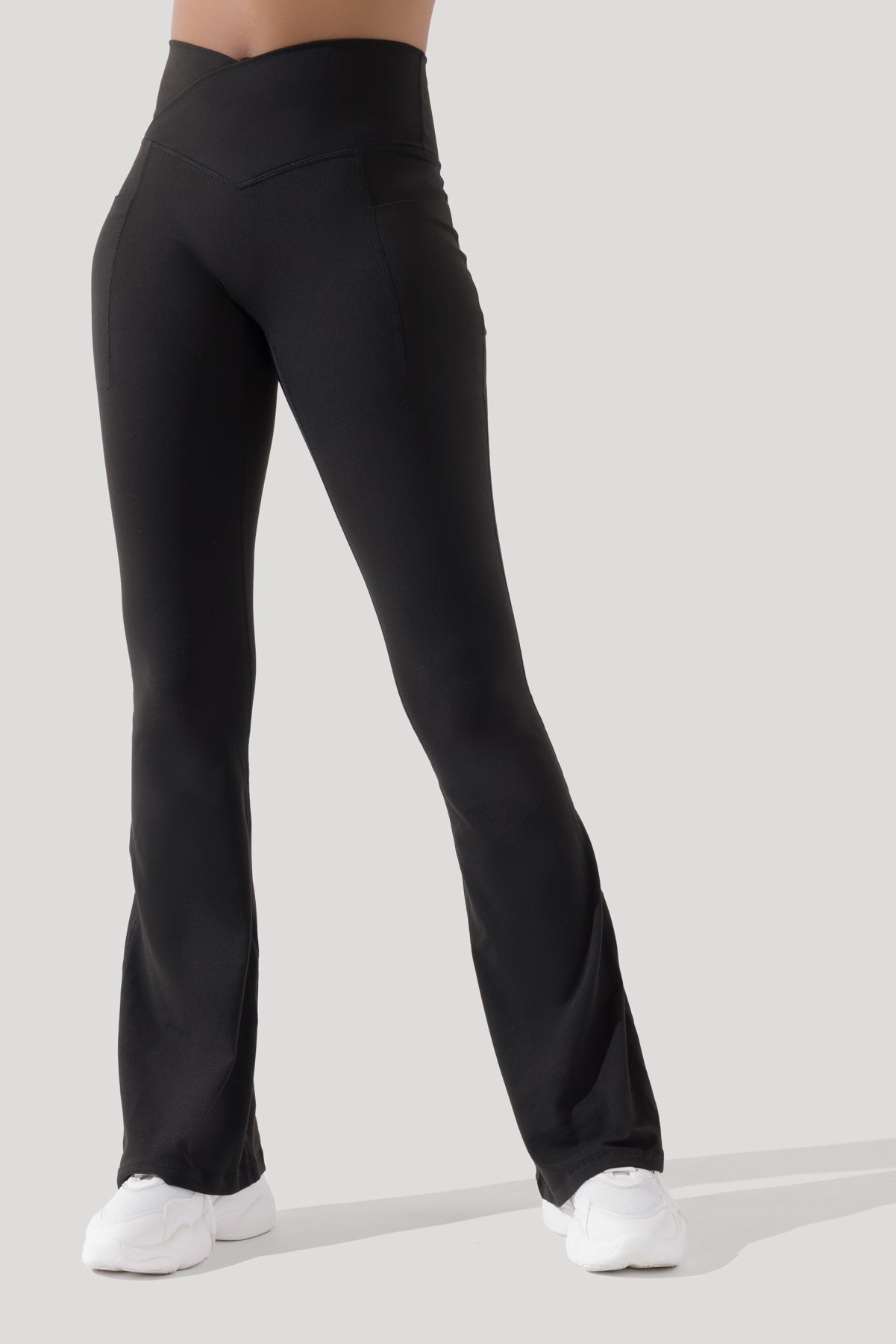 New Now Logo Black on White Crossover leggings with pockets