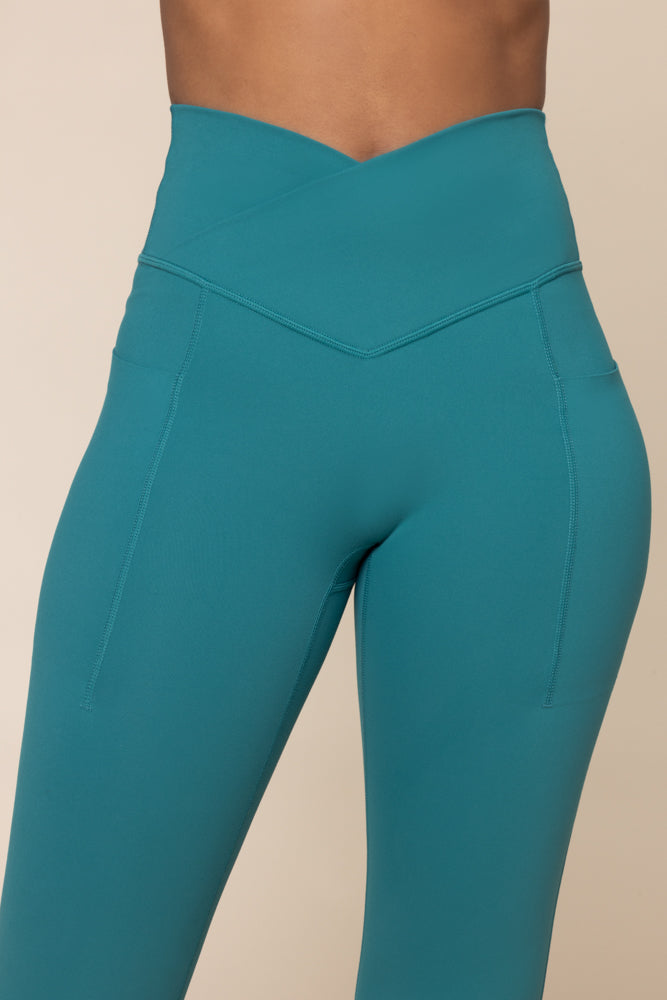 Crisscross Hourglass® Flared Leggings with Pockets - Emerald