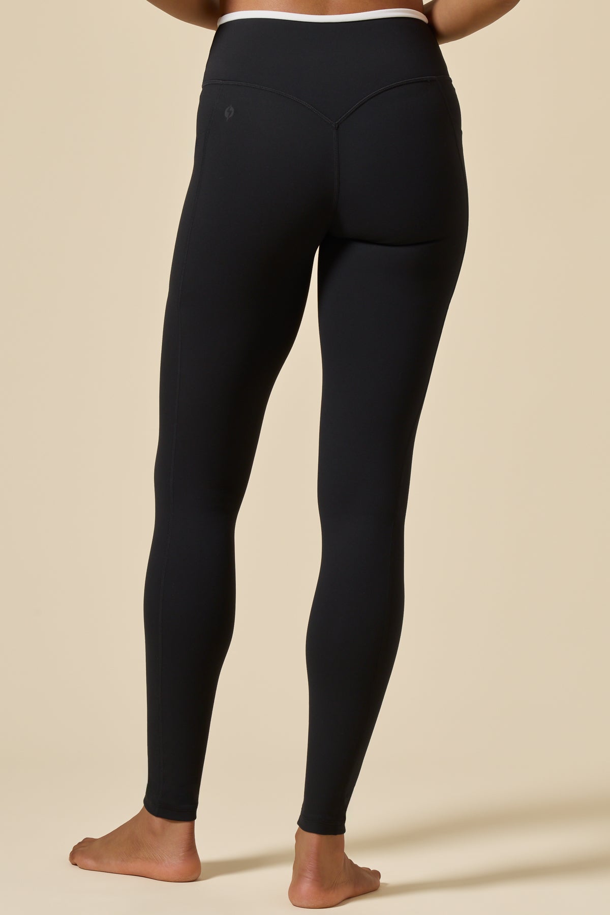 Crisscross Hourglass® Legging with Pockets - Black Contrast