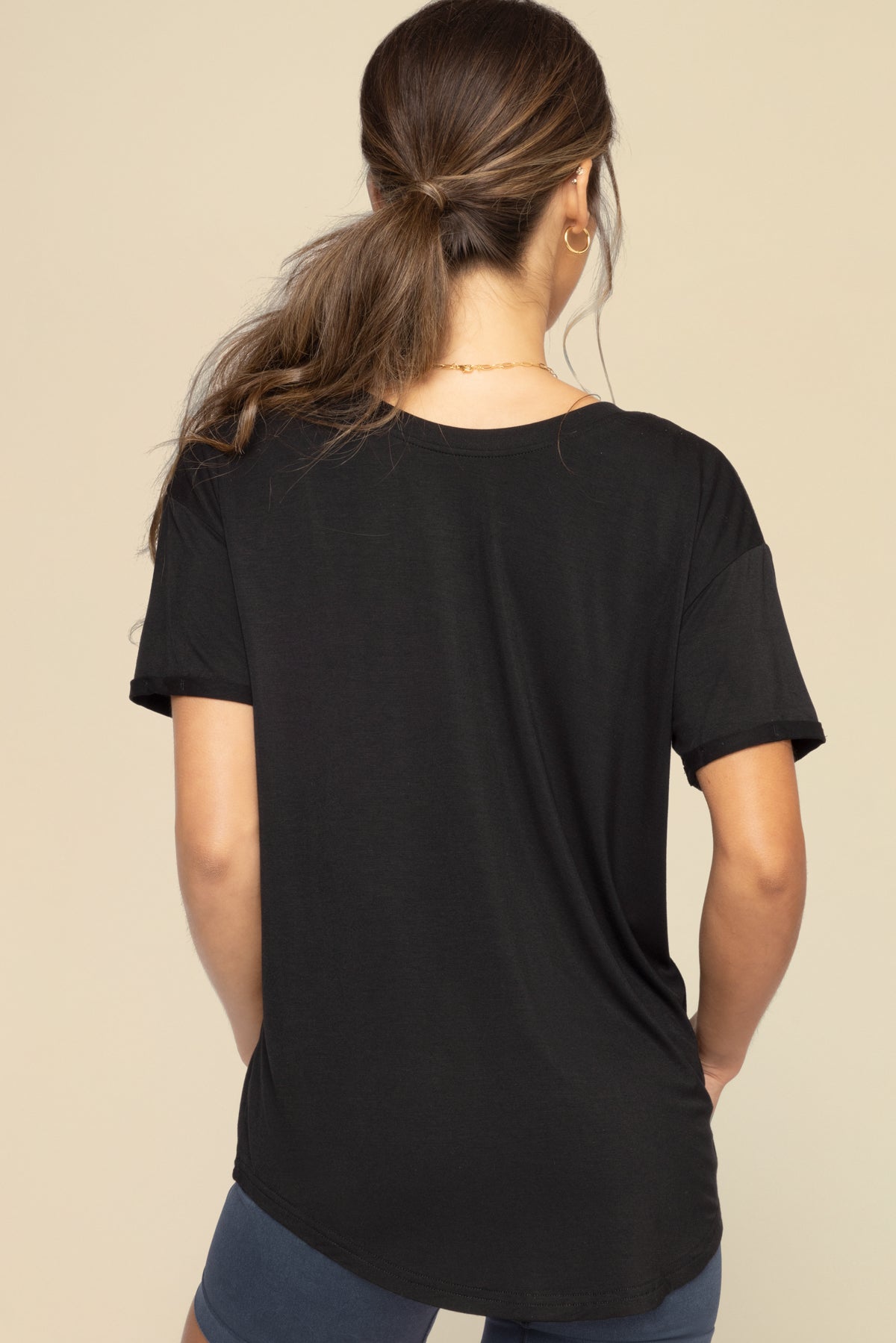トップス Venica Reverlace smooth Tshirt / black Reversible Deep V Tee - Black – POPFLEX®